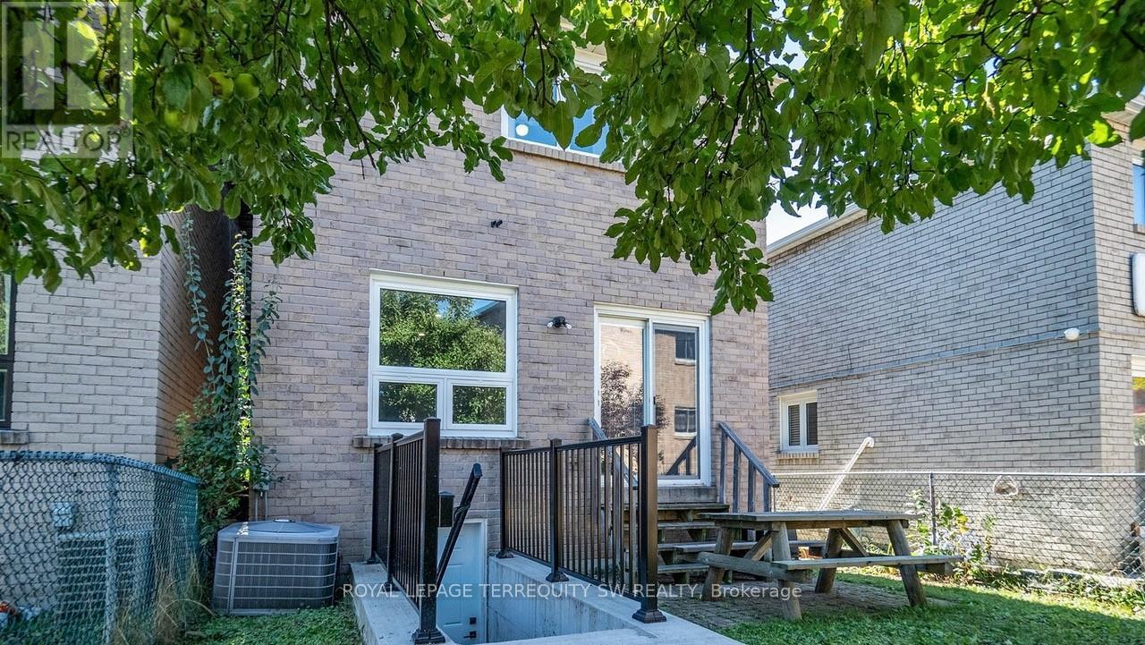 4287 Beacon Lane, Mississauga (Creditview), Ontario  L5C 3V8 - Photo 46 - W12441723