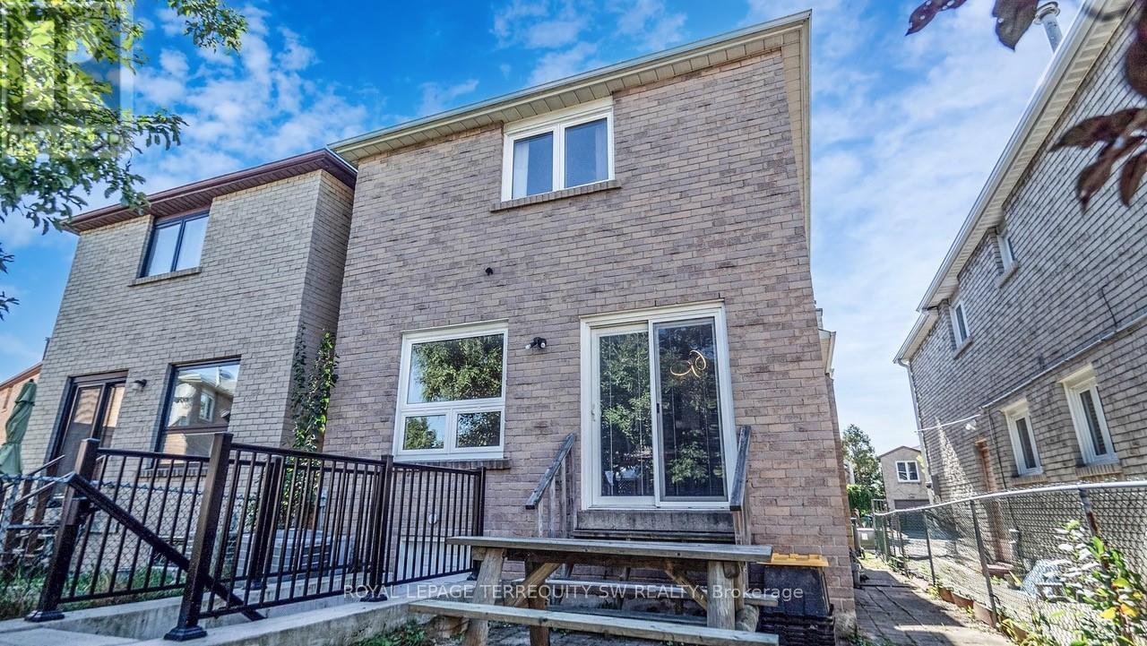 4287 Beacon Lane, Mississauga (Creditview), Ontario  L5C 3V8 - Photo 47 - W12441723