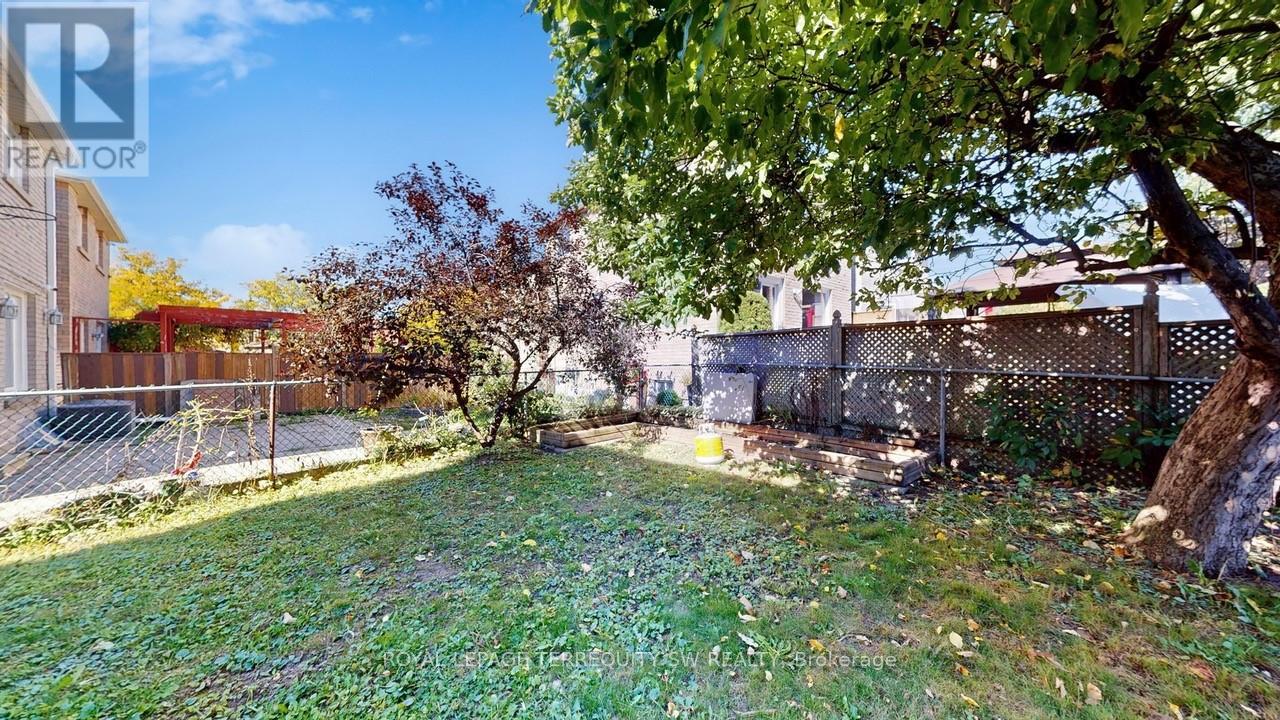 4287 Beacon Lane, Mississauga (Creditview), Ontario  L5C 3V8 - Photo 49 - W12441723
