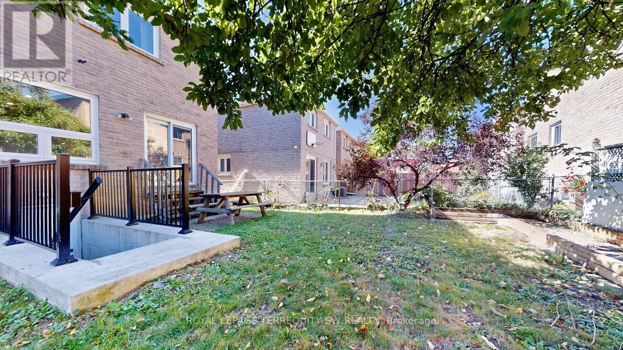 4287 Beacon Lane, Mississauga (Creditview), Ontario  L5C 3V8 - Photo 50 - W12441723