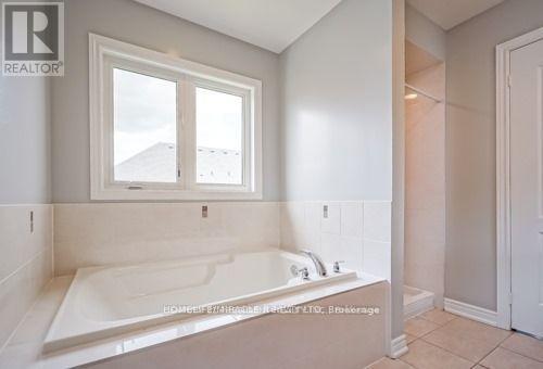 69 Natronia Trail, Brampton, Ontario  L6P 3N8 - Photo 10 - W12441729