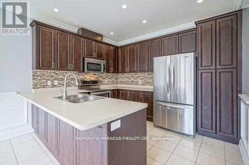 69 Natronia Trail, Brampton, Ontario  L6P 3N8 - Photo 2 - W12441729