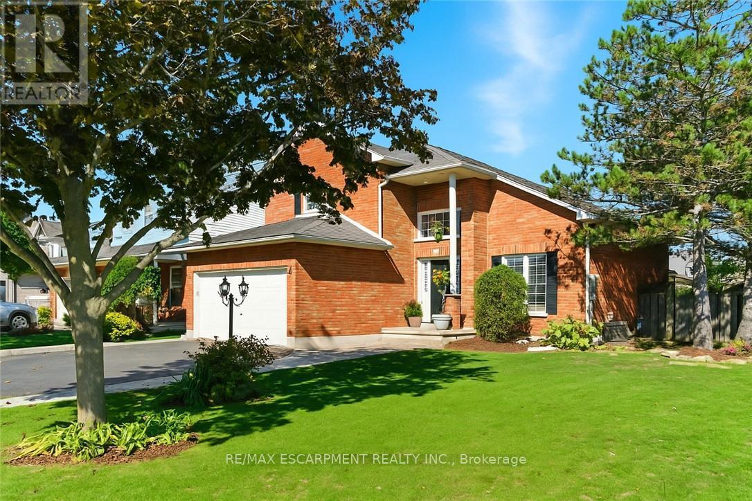 2 Caledonia Avenue, Haldimand, Ontario  N3W 2L1 - Photo 1 - X12441736