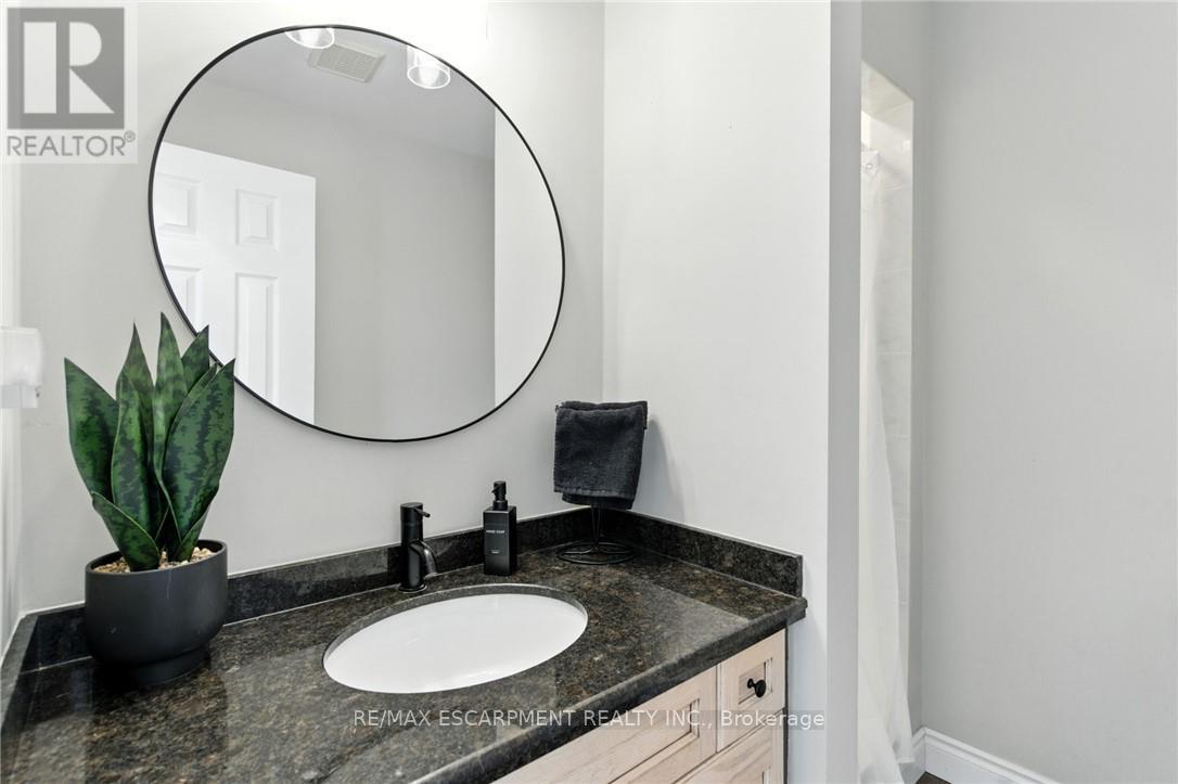 2 Caledonia Avenue, Haldimand, Ontario  N3W 2L1 - Photo 10 - X12441736