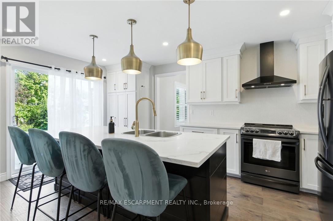 2 Caledonia Avenue, Haldimand, Ontario  N3W 2L1 - Photo 12 - X12441736