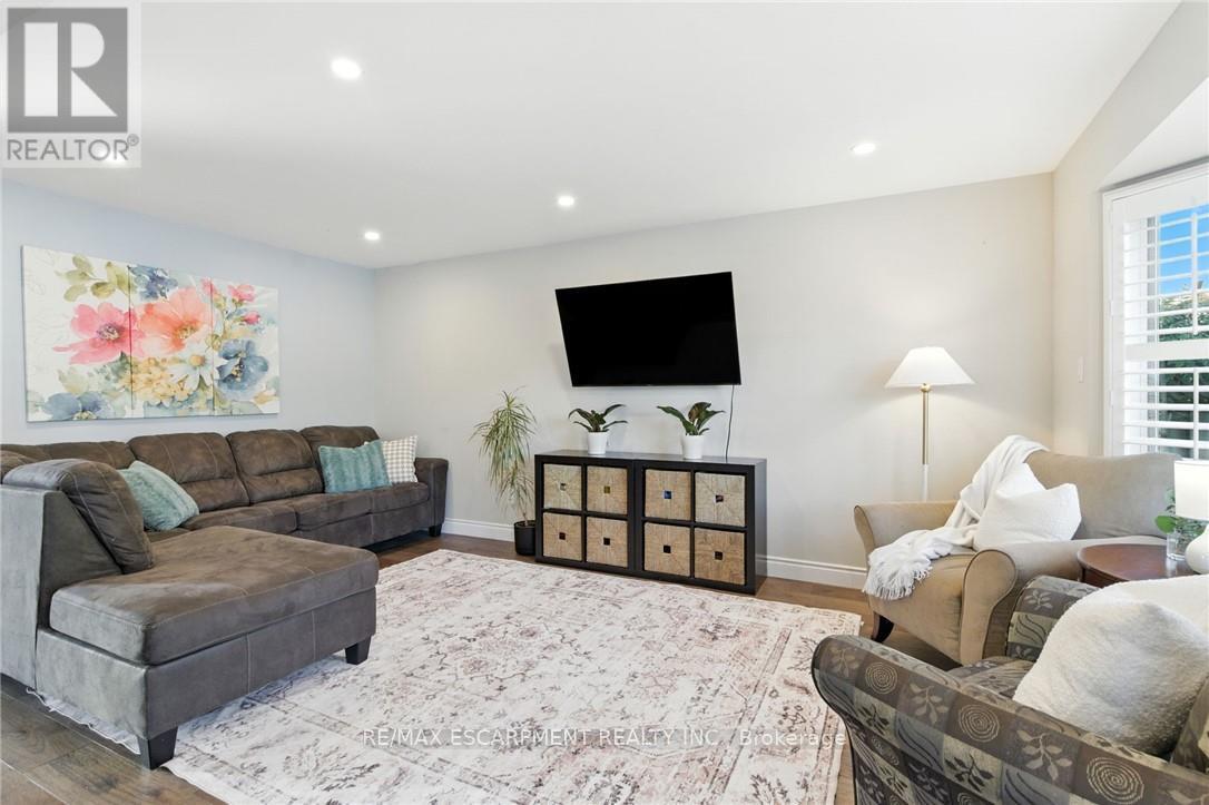 2 Caledonia Avenue, Haldimand, Ontario  N3W 2L1 - Photo 17 - X12441736