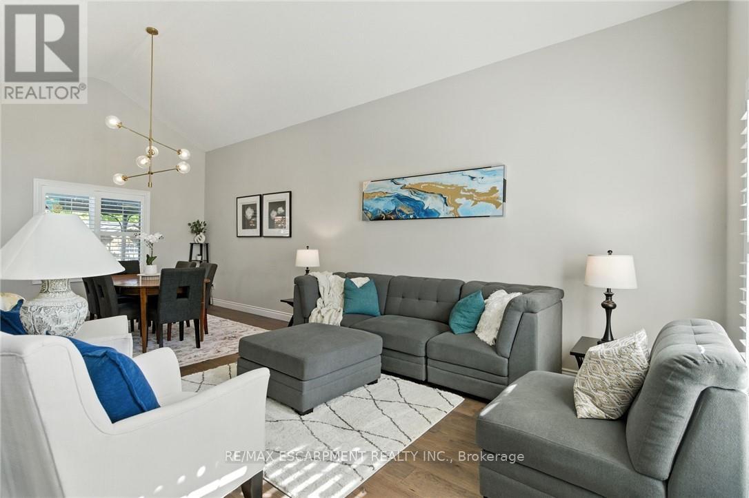 2 Caledonia Avenue, Haldimand, Ontario  N3W 2L1 - Photo 6 - X12441736