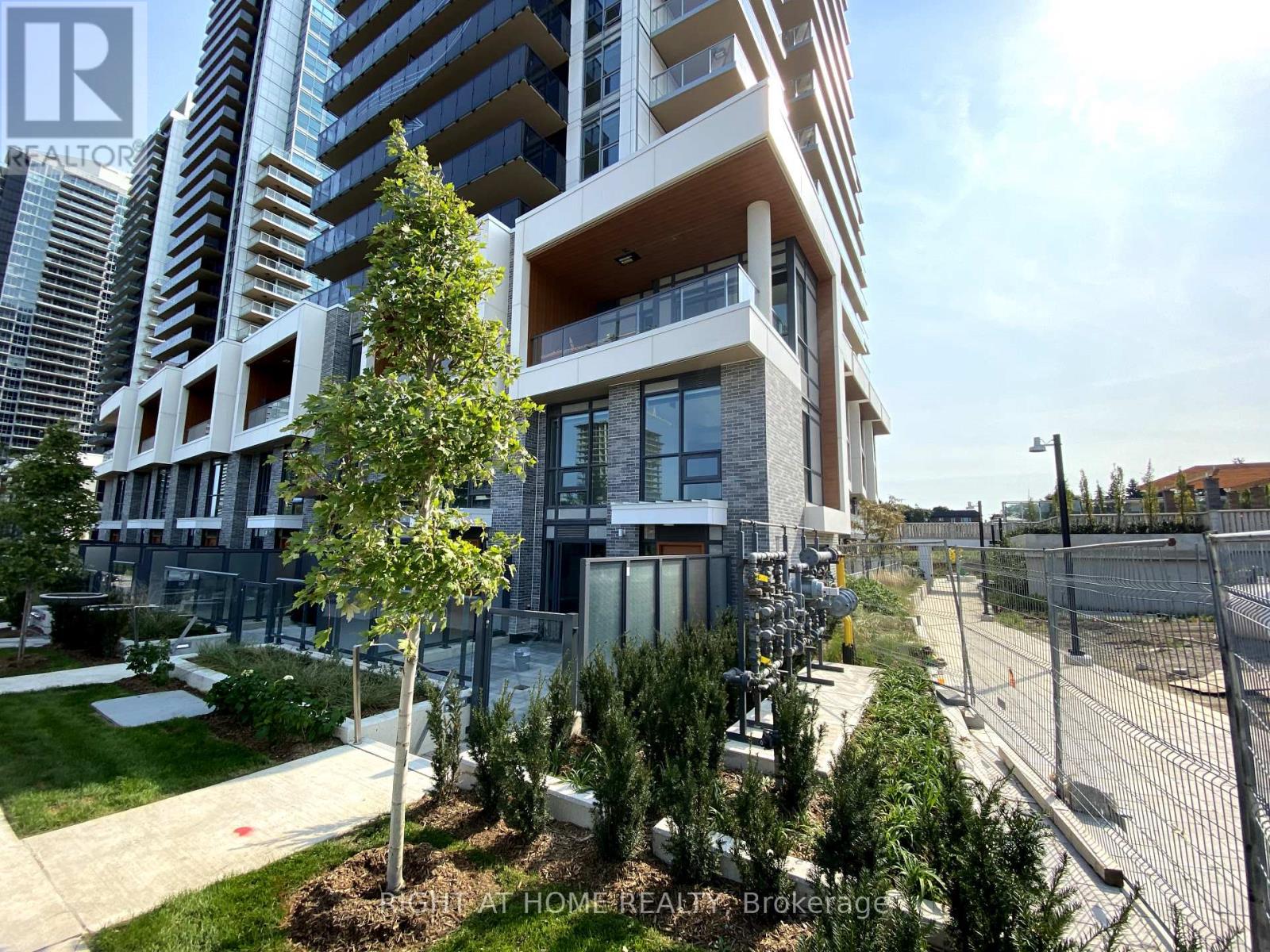 11 Mcmahon Drive S, Toronto, Ontario  M2K 1H8 - Photo 34 - C12441776