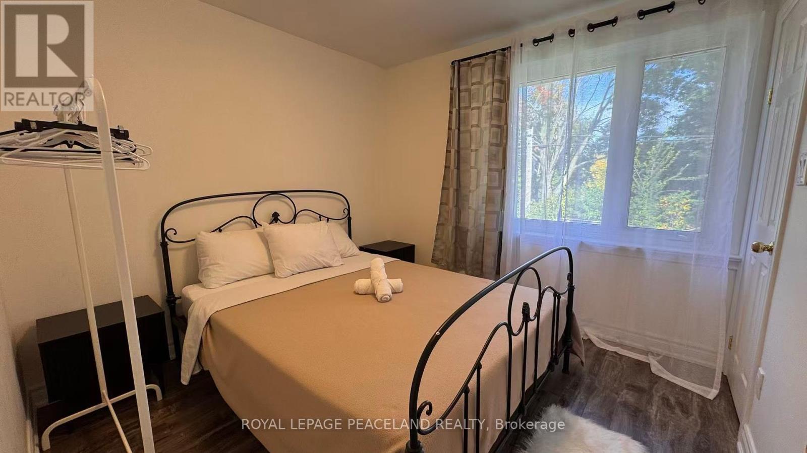 Upper - 60 Paperbirch Drive, Toronto, Ontario  M3C 2E7 - Photo 10 - C12441807