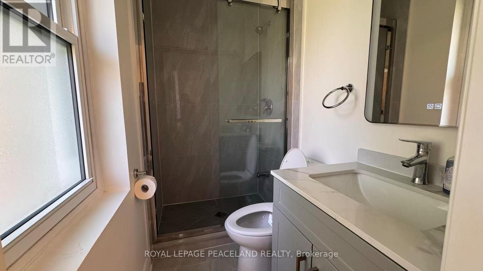 Upper - 60 Paperbirch Drive, Toronto, Ontario  M3C 2E7 - Photo 11 - C12441807