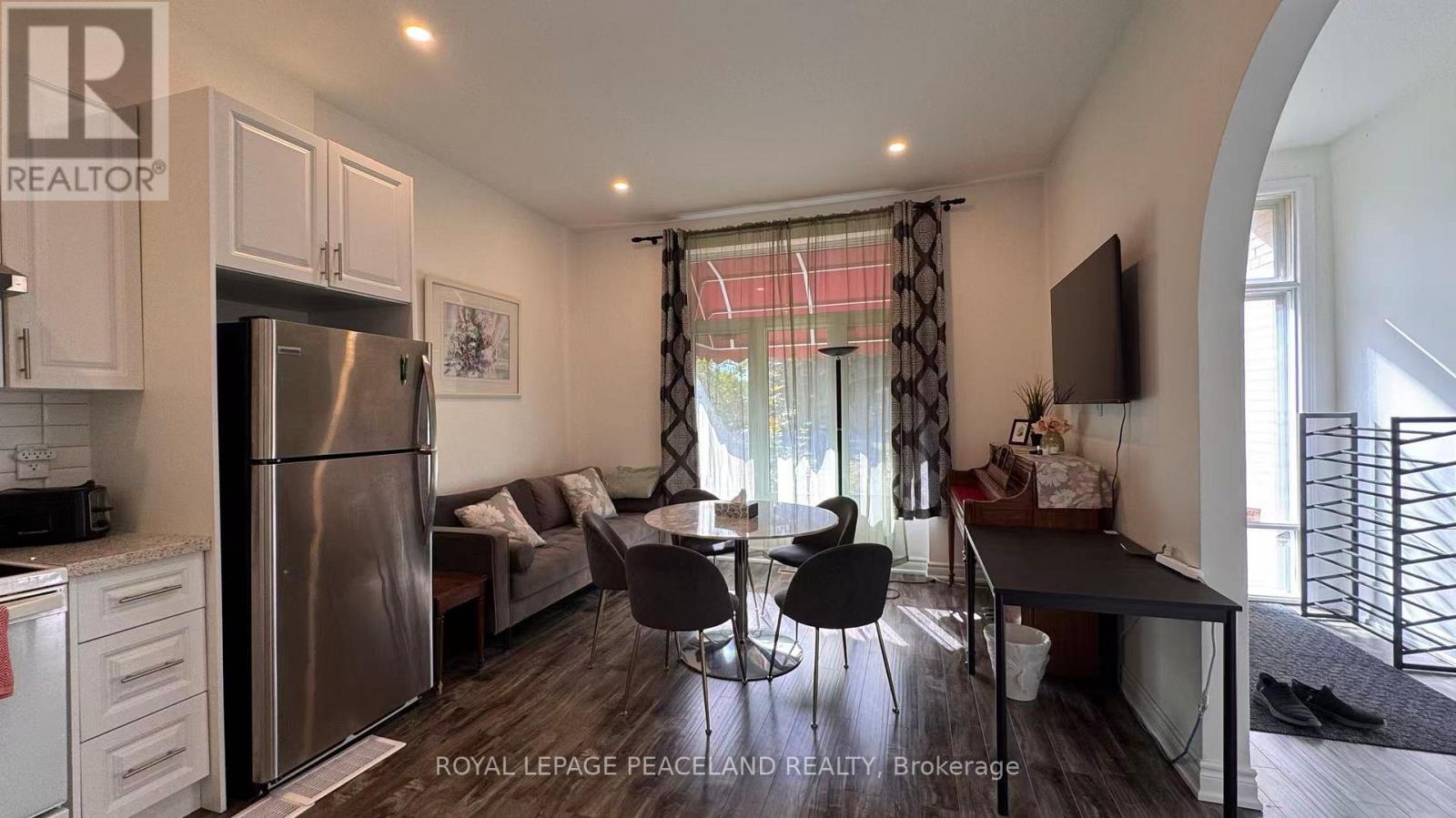 Upper - 60 Paperbirch Drive, Toronto, Ontario  M3C 2E7 - Photo 3 - C12441807