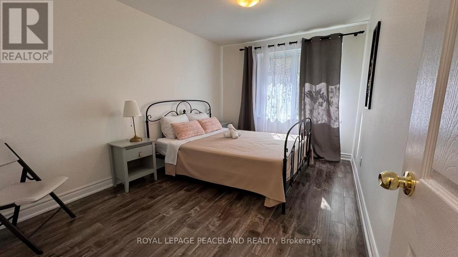 Upper - 60 Paperbirch Drive, Toronto, Ontario  M3C 2E7 - Photo 8 - C12441807
