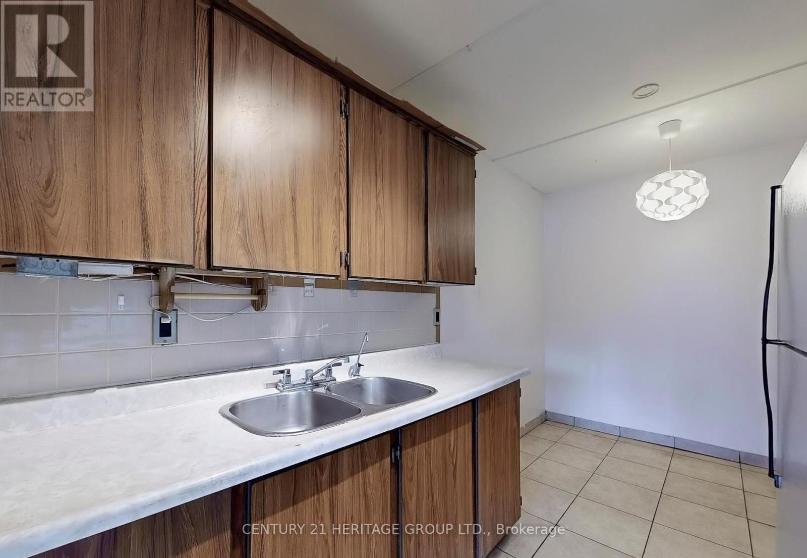 202 - 2 Glamorgan Avenue, Toronto, Ontario  M1P 2M8 - Photo 11 - E12441798
