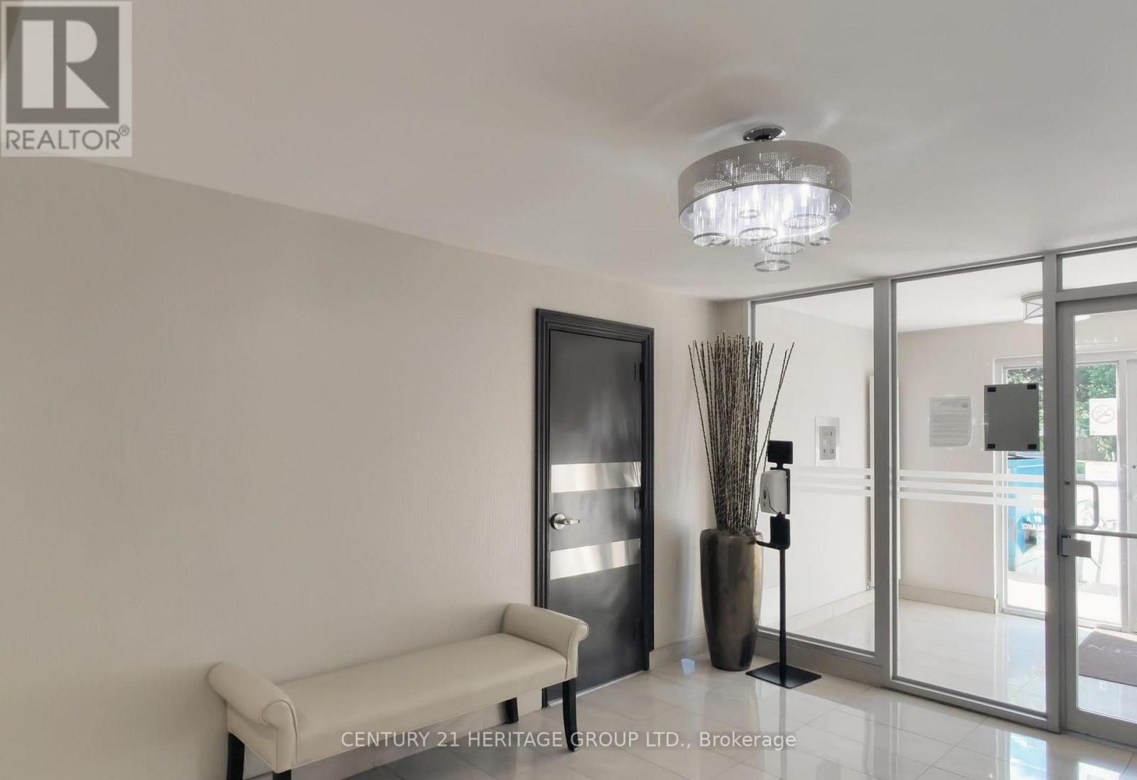 202 - 2 Glamorgan Avenue, Toronto, Ontario  M1P 2M8 - Photo 3 - E12441798