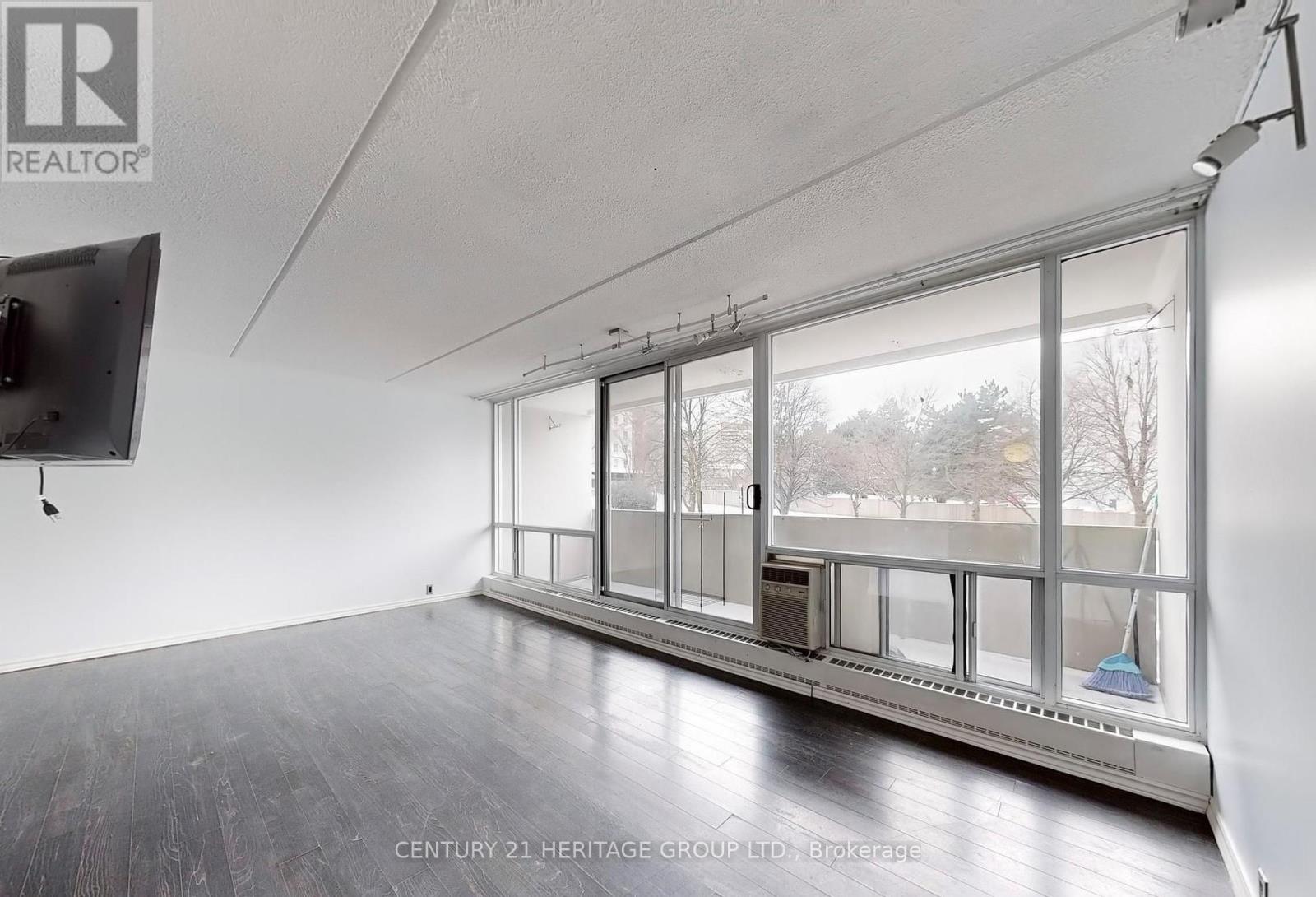 202 - 2 Glamorgan Avenue, Toronto, Ontario  M1P 2M8 - Photo 9 - E12441798