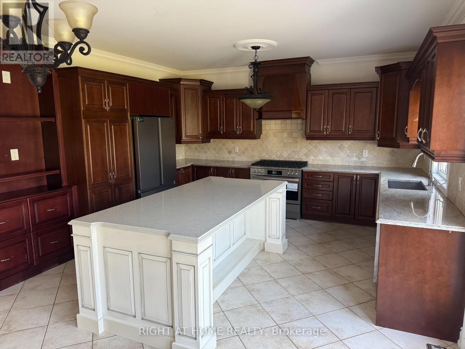 Main - 900 15th Side Road, King, Ontario  L7B 1K5 - Photo 4 - N12441778