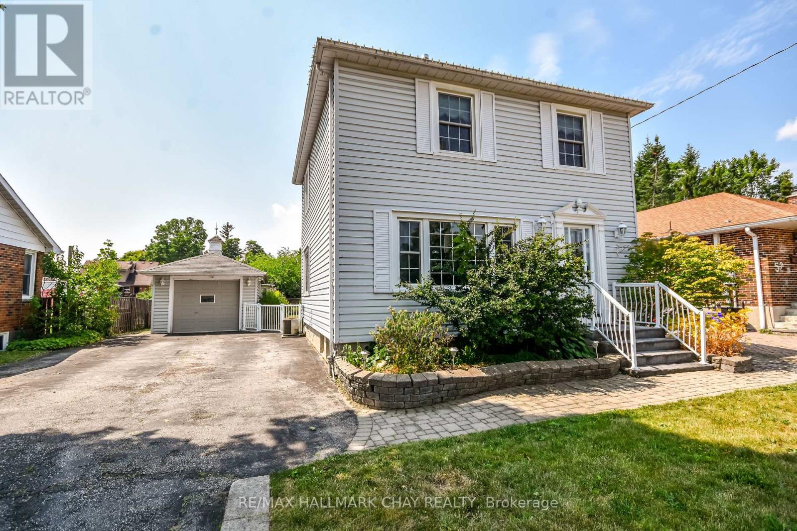 50 Newton Street, Barrie (Wellington), Ontario  L4M 3N5 - Photo 2 - S12441743