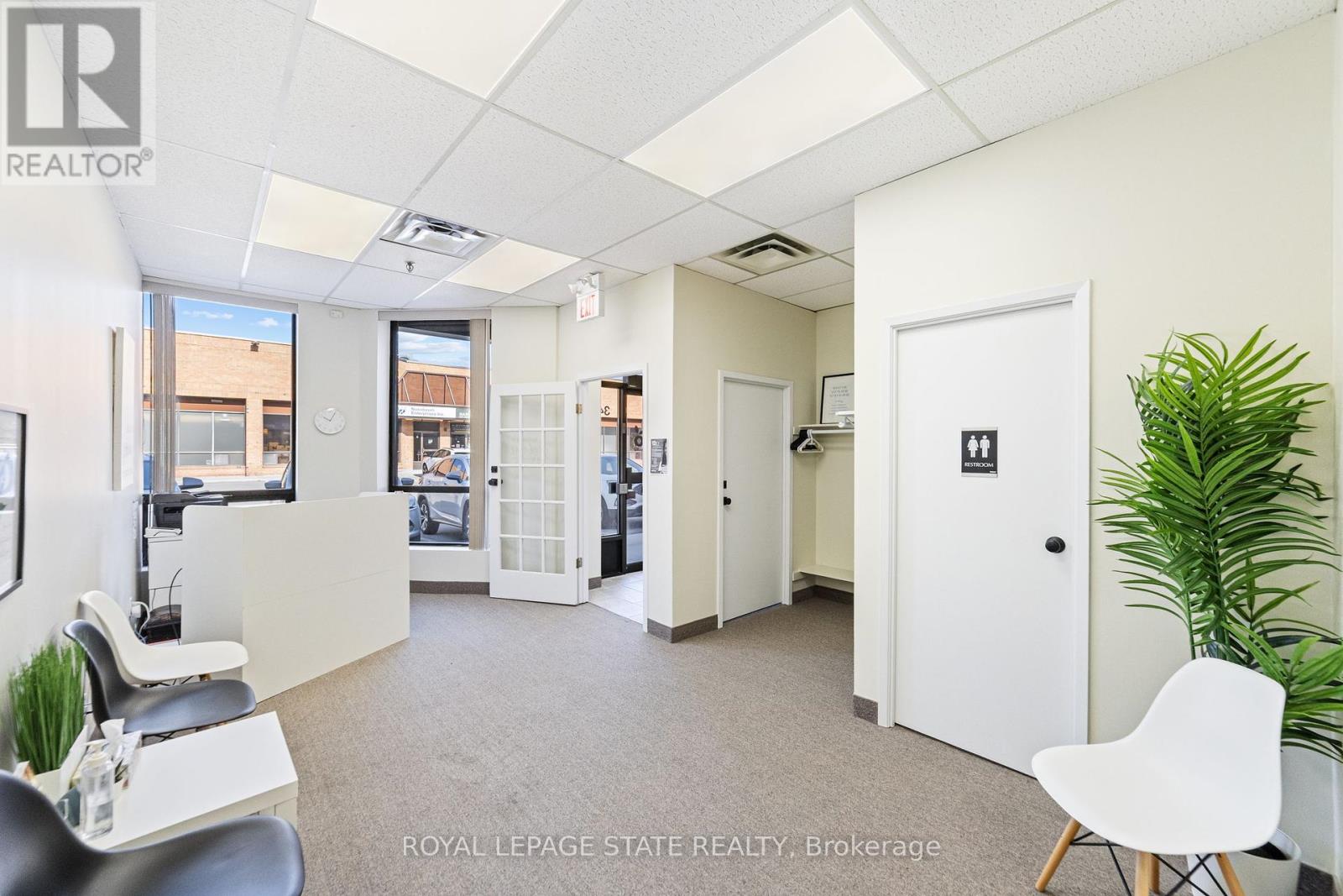 34 - 775 Pacific Road, Oakville, Ontario  L6L 6M4 - Photo 4 - W12441739