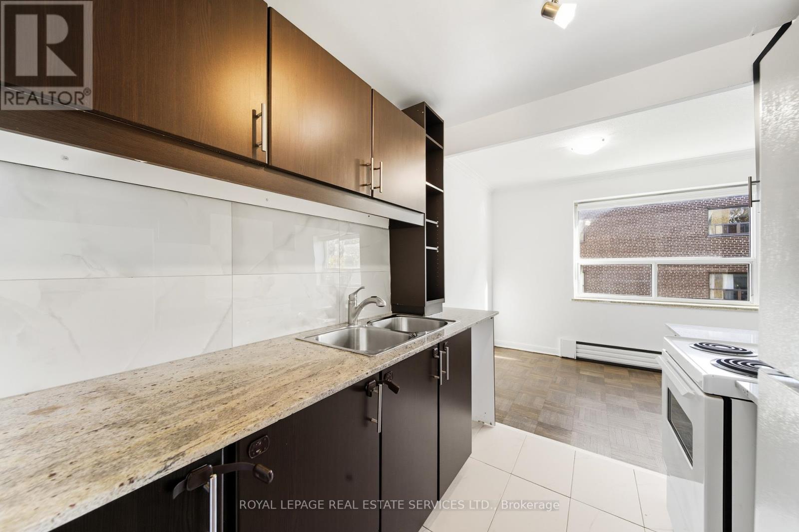207 - 167 Stephen Drive, Toronto, Ontario  M8Y 3N5 - Photo 10 - W12441758