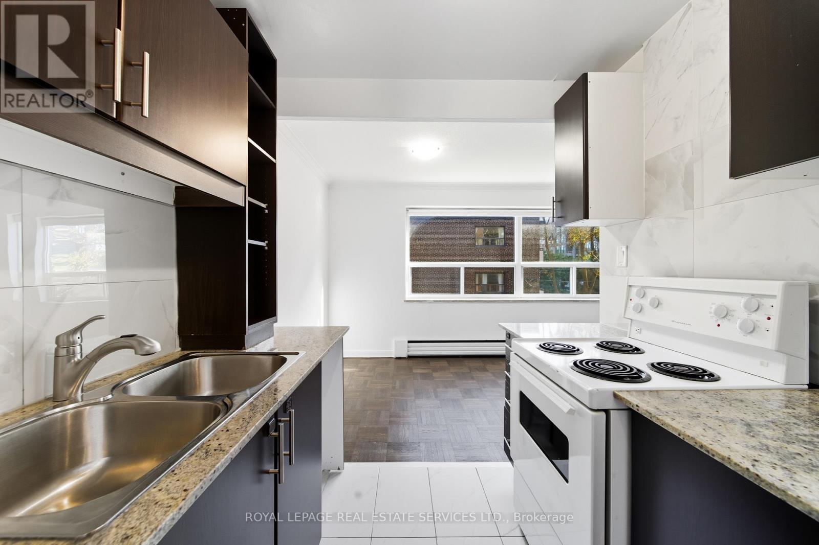 207 - 167 Stephen Drive, Toronto, Ontario  M8Y 3N5 - Photo 11 - W12441758