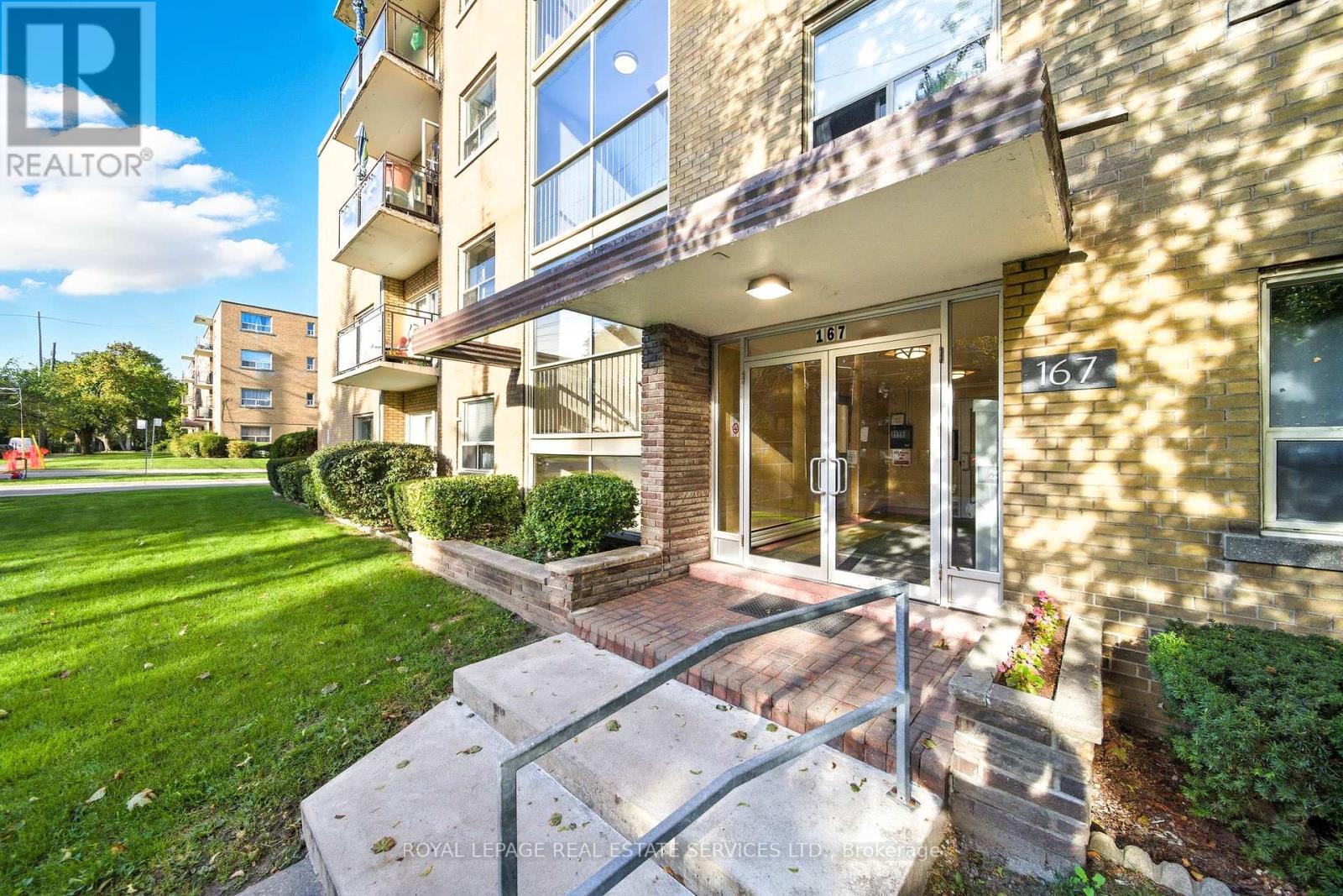 207 - 167 Stephen Drive, Toronto, Ontario  M8Y 3N5 - Photo 3 - W12441758