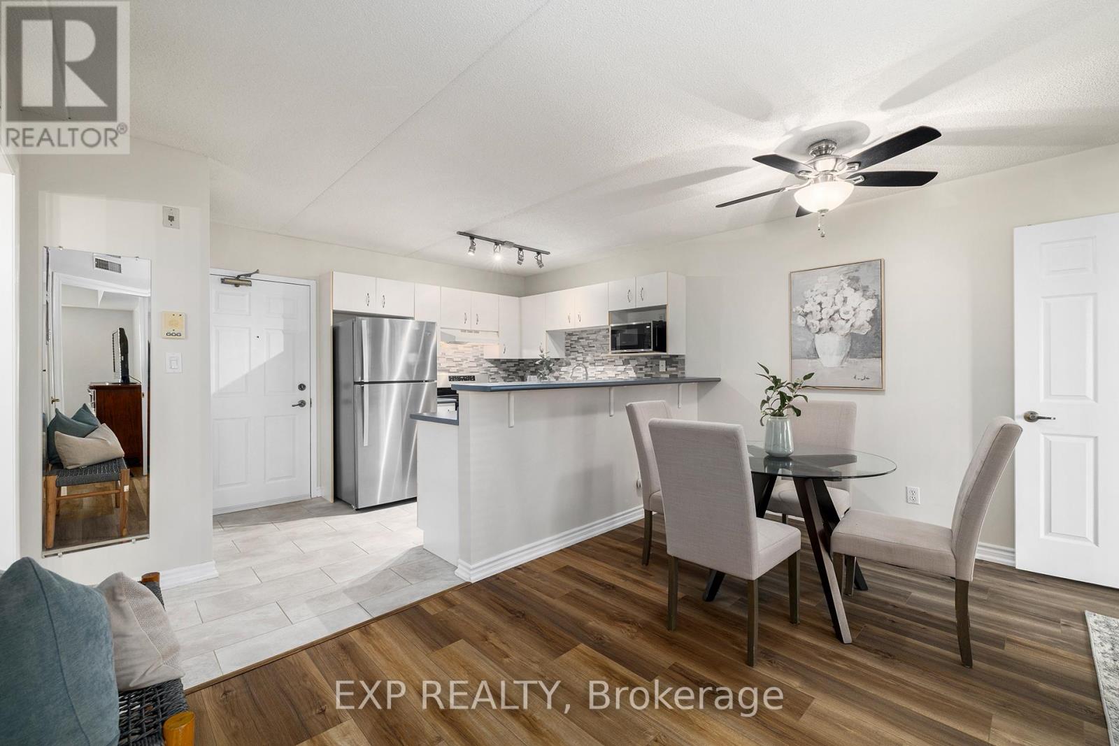209 - 1441 Walker's Line, Burlington, Ontario  L7M 4P2 - Photo 4 - W12441802