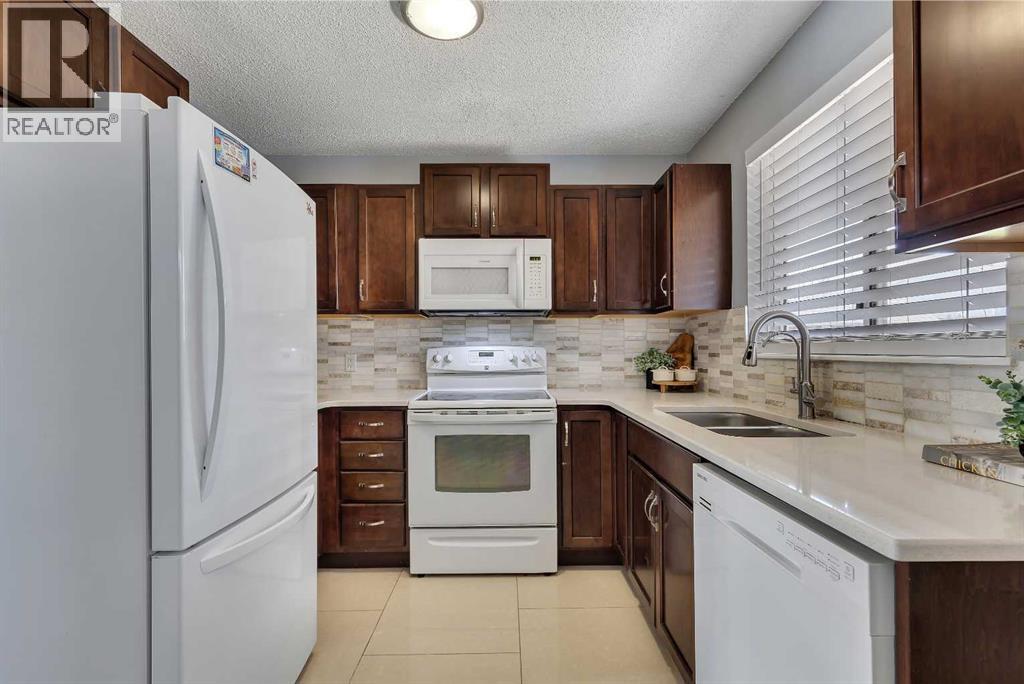 43 Martinwood Road Ne, Calgary, Alberta  T3J 3G6 - Photo 7 - A2261485