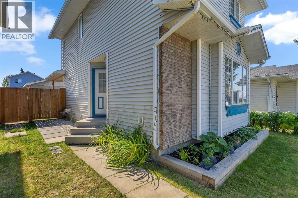 43 Martinwood Road Ne, Calgary, Alberta  T3J 3G6 - Photo 2 - A2261485