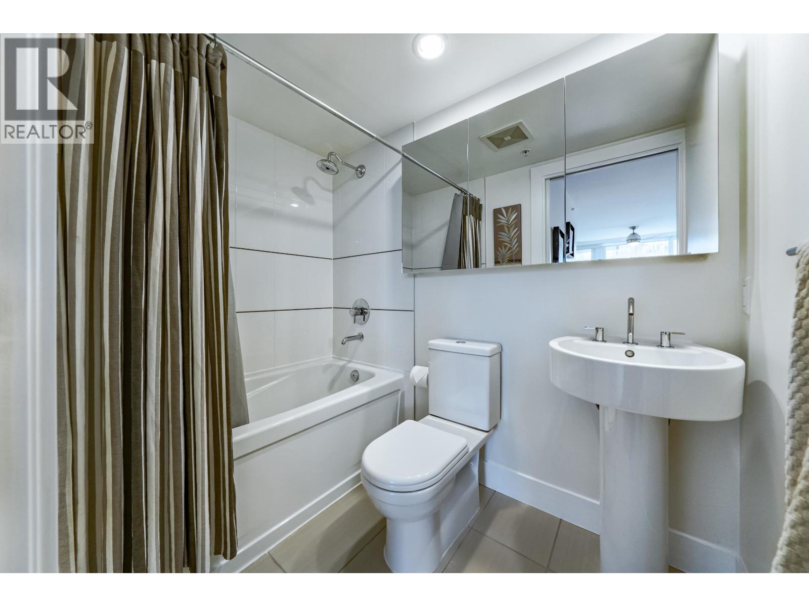 1701 565 Smithe Street, Vancouver, British Columbia  V6B 0E4 - Photo 14 - R2981169