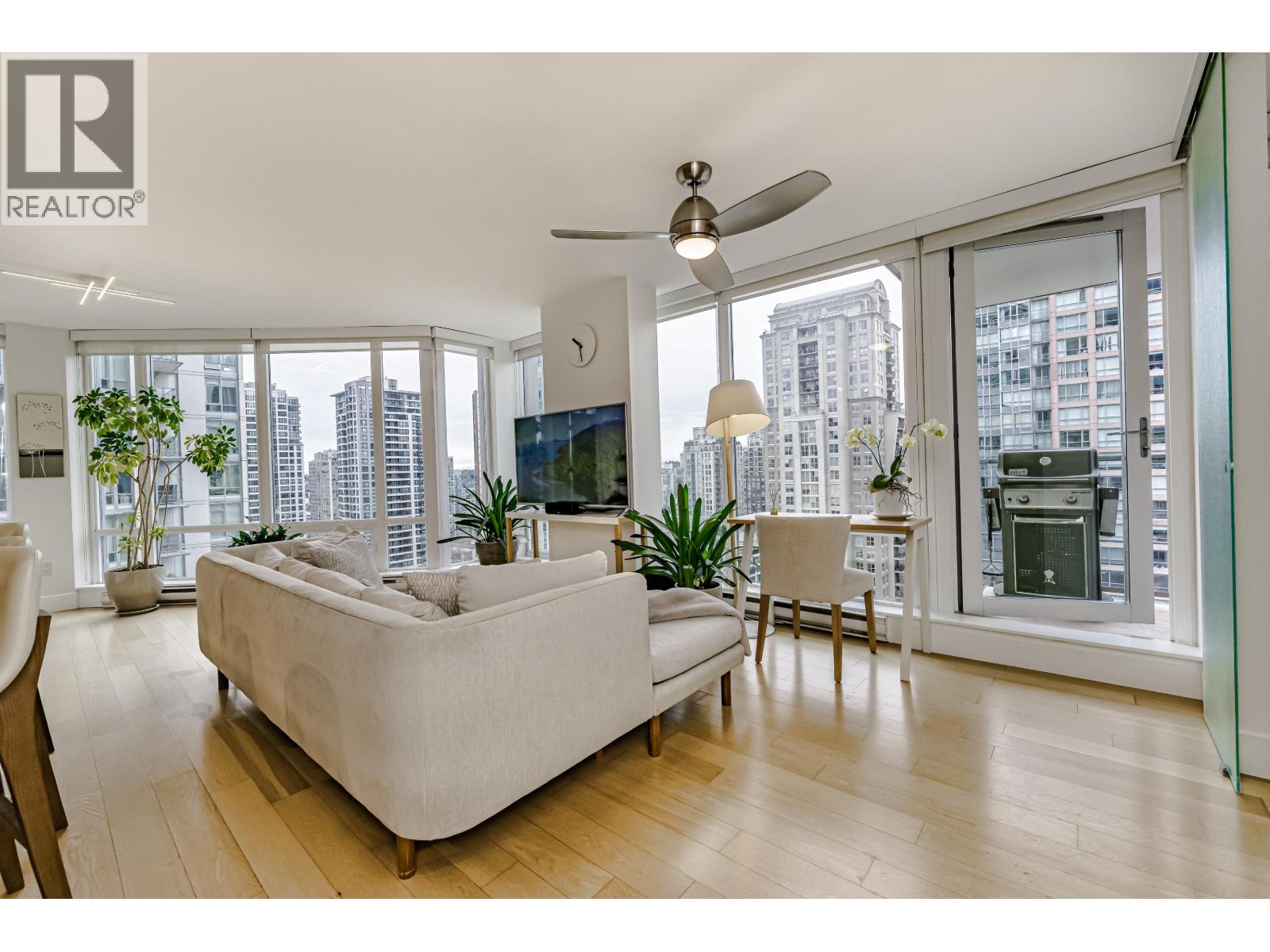 1701 565 Smithe Street, Vancouver, British Columbia  V6B 0E4 - Photo 4 - R2981169