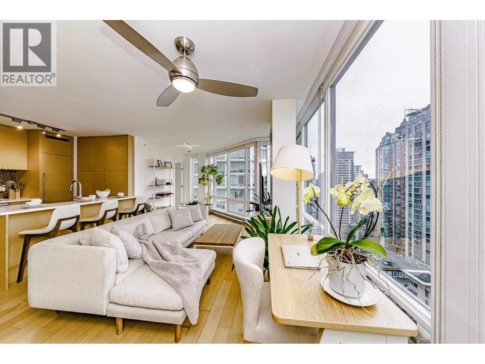1701 565 Smithe Street, Vancouver, British Columbia  V6B 0E4 - Photo 1 - R2981169