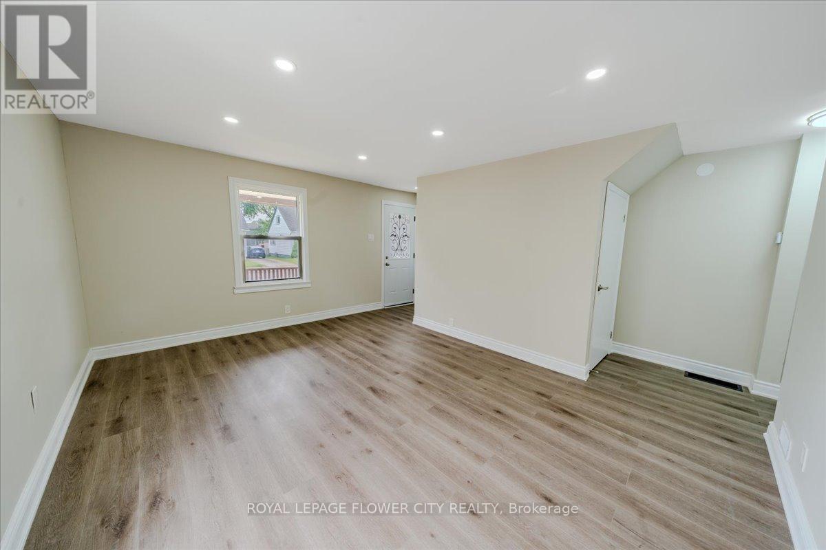 6143 Churchill Street, Niagara Falls (Arad/fallsview), Ontario  L2G 2X2 - Photo 14 - X12441753
