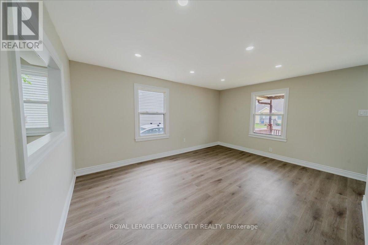 6143 Churchill Street, Niagara Falls (Arad/fallsview), Ontario  L2G 2X2 - Photo 15 - X12441753