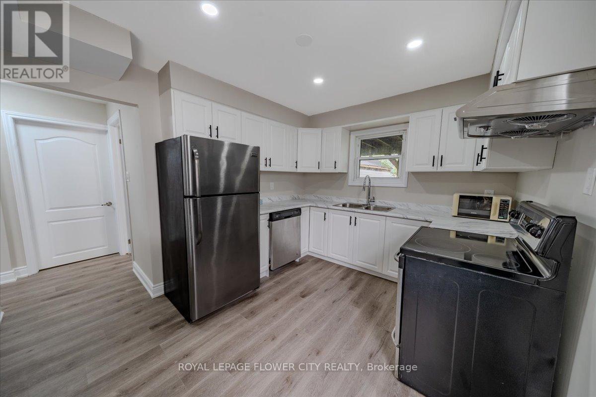 6143 Churchill Street, Niagara Falls (Arad/fallsview), Ontario  L2G 2X2 - Photo 20 - X12441753