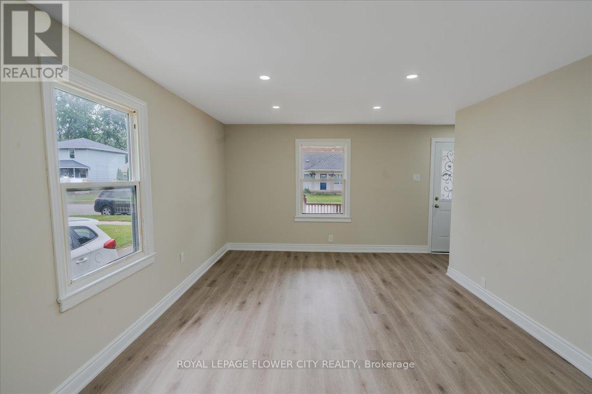 6143 Churchill Street, Niagara Falls (Arad/fallsview), Ontario  L2G 2X2 - Photo 24 - X12441753