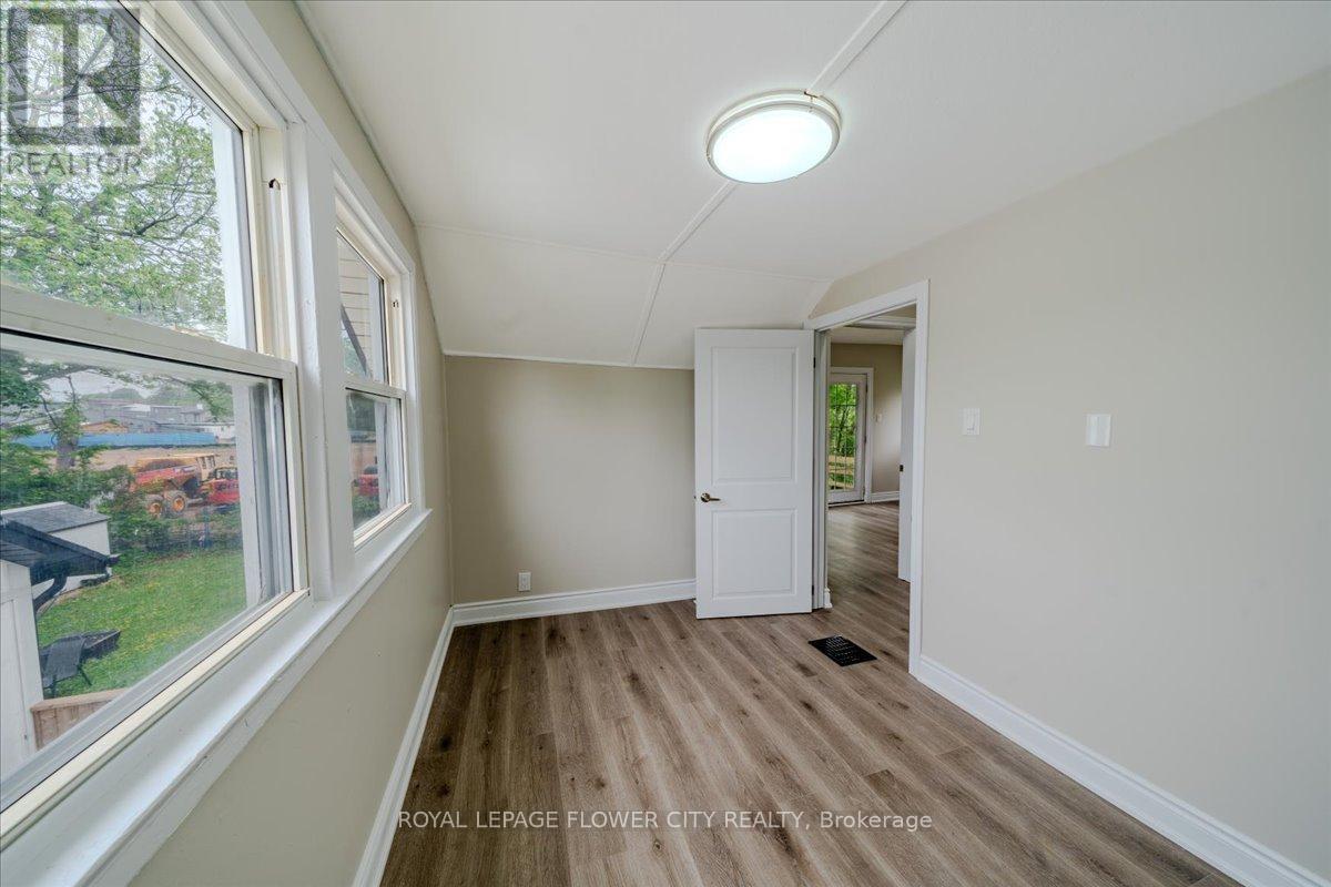 6143 Churchill Street, Niagara Falls (Arad/fallsview), Ontario  L2G 2X2 - Photo 31 - X12441753