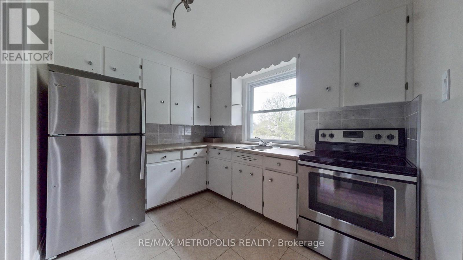Main - 1020 Brewer Street, Peterborough Central, Ontario  K9J 5B4 - Photo 13 - X12441781
