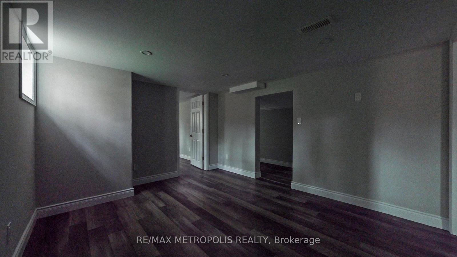 Main - 1020 Brewer Street, Peterborough Central, Ontario  K9J 5B4 - Photo 34 - X12441781