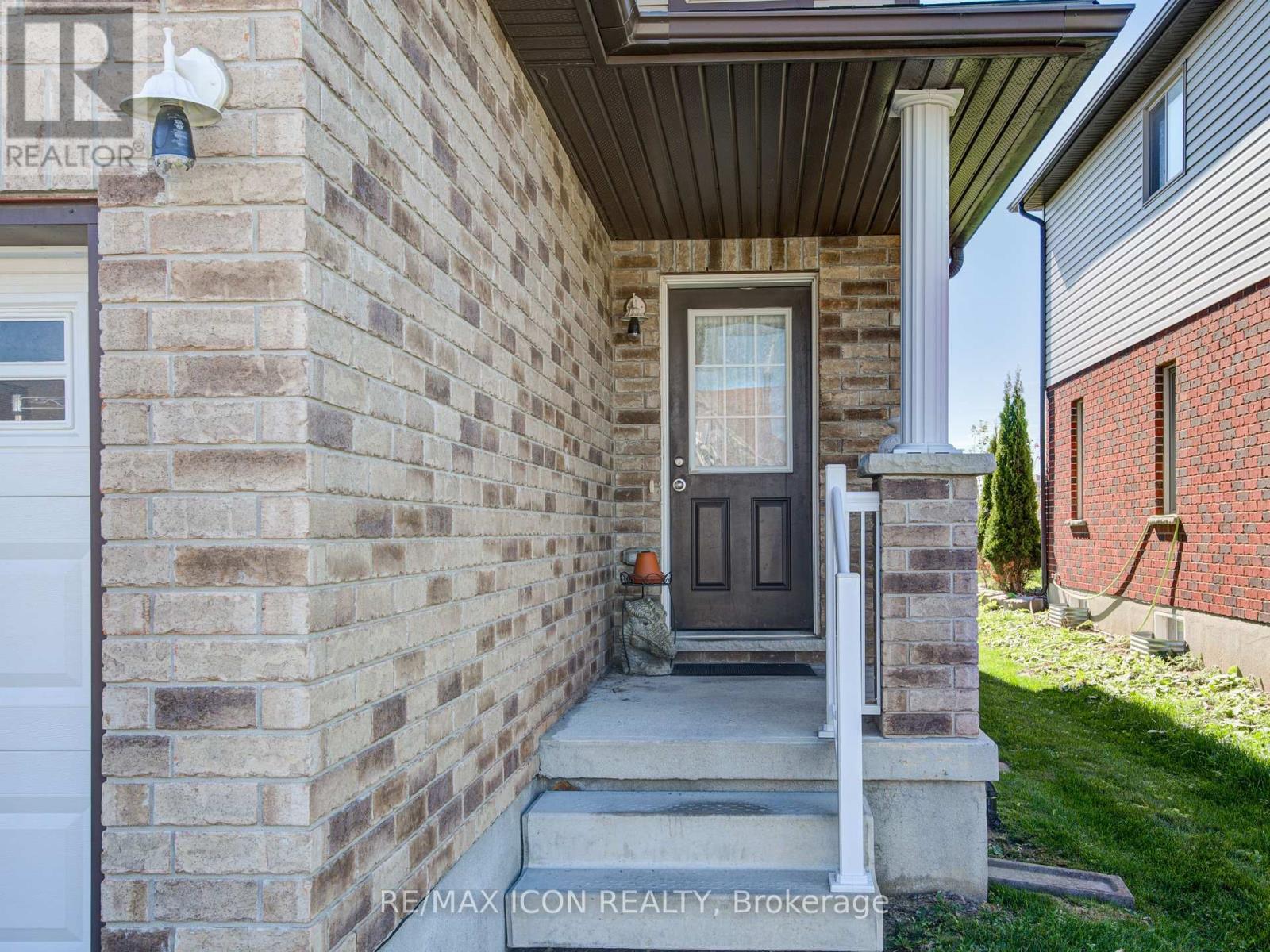 1360 Caen Avenue, Woodstock (Woodstock - North), Ontario  N4T 0G3 - Photo 3 - X12441793