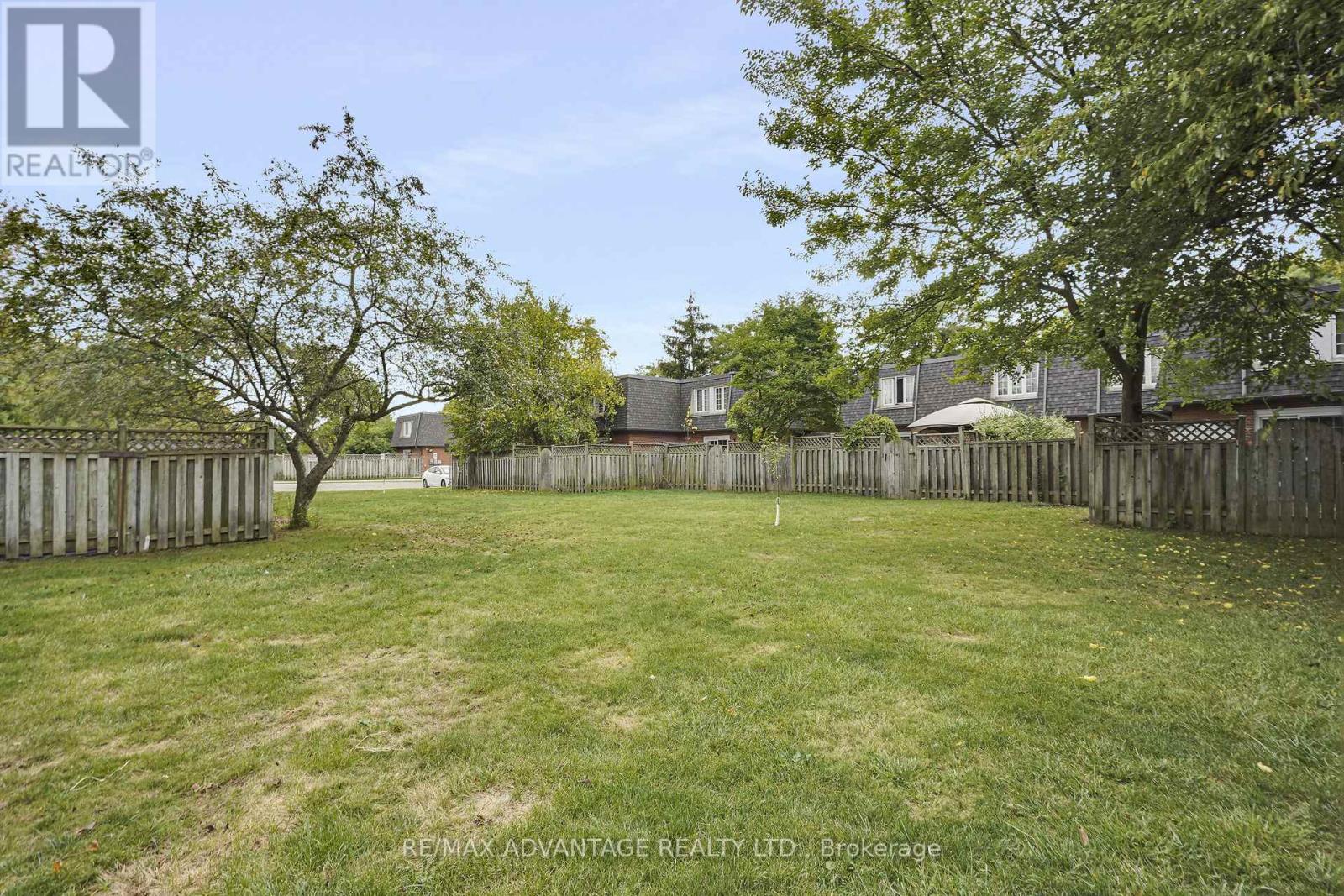17 Blackacres Boulevard, London North (North F), Ontario  N6G 2G5 - Photo 11 - X12441817