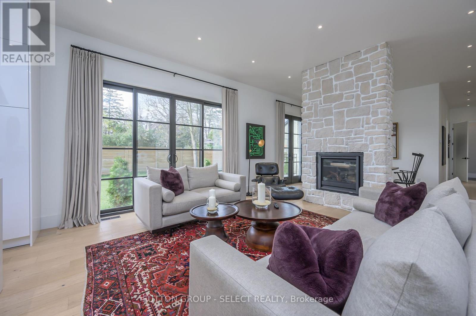 185 Commissioners Road E, London South, Ontario  N6C 2S9 - Photo 6 - X12441827