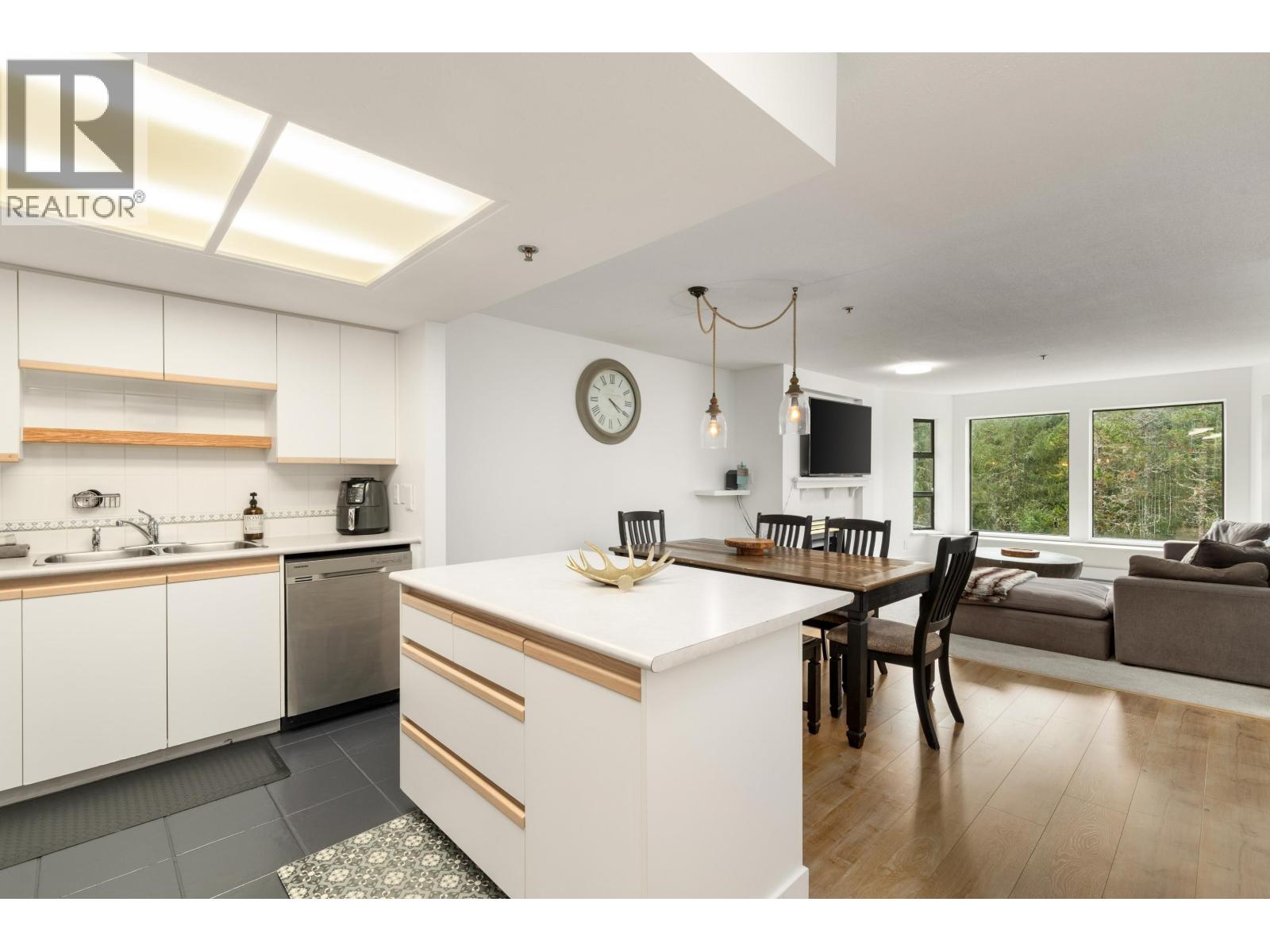 225 3309 Ptarmigan Place, Whistler, British Columbia  V8E 0V6 - Photo 3 - R3054944