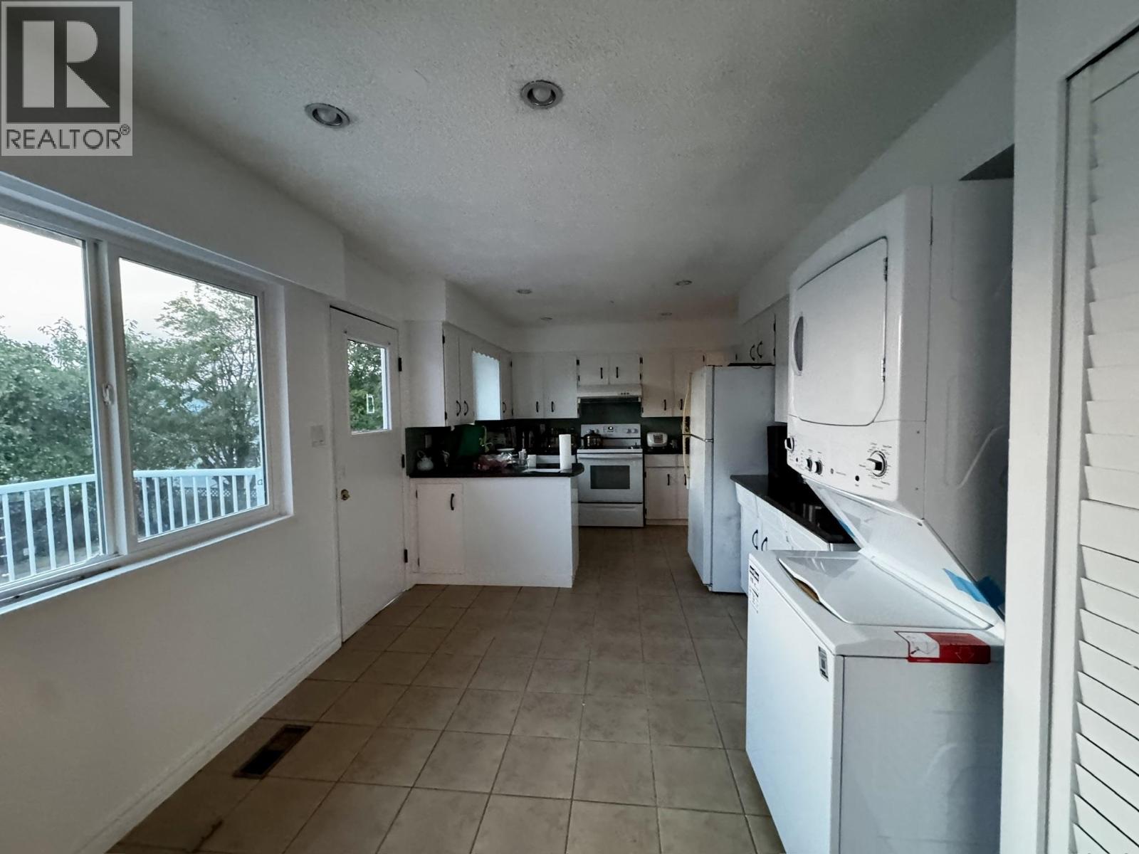 7071 Cavelier Crescent, Richmond, British Columbia  V7C 4J7 - Photo 2 - R3054939