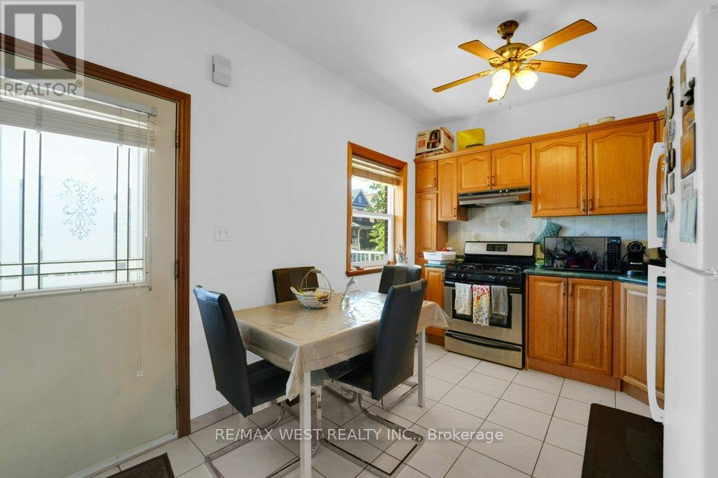 225 Oakwood Avenue, Toronto (Oakwood Village), Ontario  M6E 2V3 - Photo 11 - C12441810