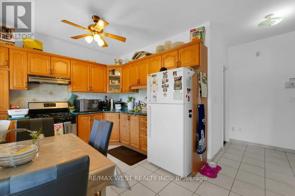 225 Oakwood Avenue, Toronto (Oakwood Village), Ontario  M6E 2V3 - Photo 12 - C12441810