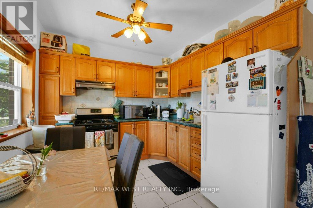 225 Oakwood Avenue, Toronto (Oakwood Village), Ontario  M6E 2V3 - Photo 13 - C12441810