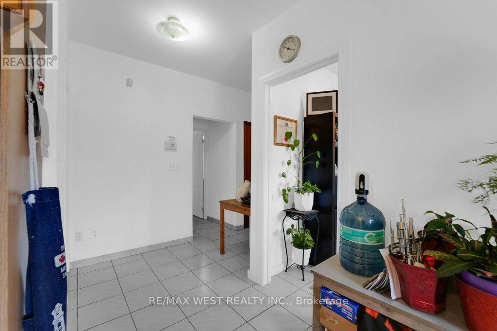 225 Oakwood Avenue, Toronto (Oakwood Village), Ontario  M6E 2V3 - Photo 14 - C12441810