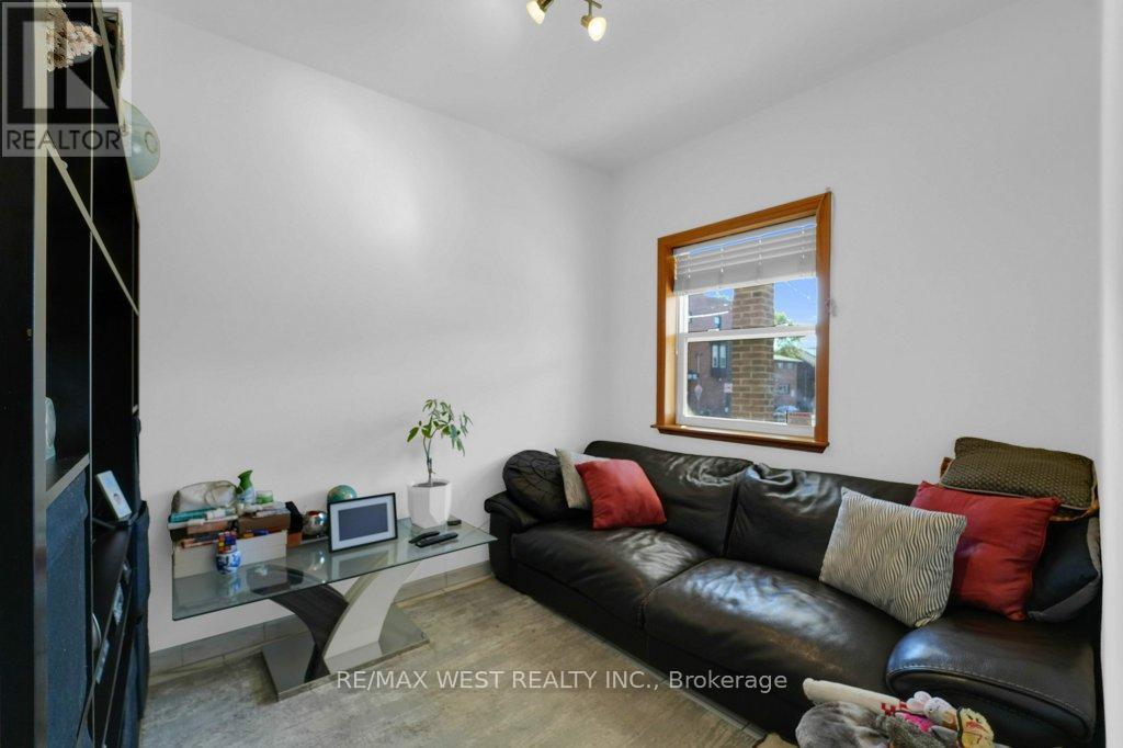 225 Oakwood Avenue, Toronto (Oakwood Village), Ontario  M6E 2V3 - Photo 15 - C12441810