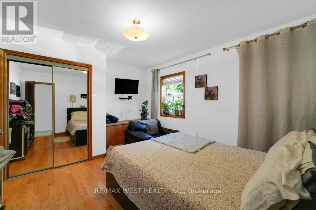 225 Oakwood Avenue, Toronto (Oakwood Village), Ontario  M6E 2V3 - Photo 19 - C12441810