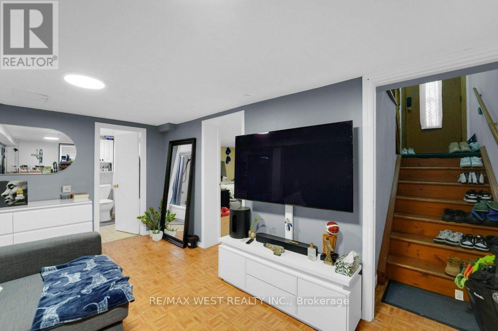 225 Oakwood Avenue, Toronto (Oakwood Village), Ontario  M6E 2V3 - Photo 22 - C12441810